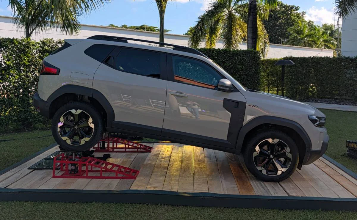 Nueva-Renault-Duster-Hybrid-E-Tech-4×4-perfil